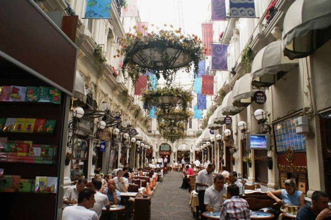 Beyoğlu'nun ismindeki "Bey" ve "Oğlu" Kim? - Resim: 13